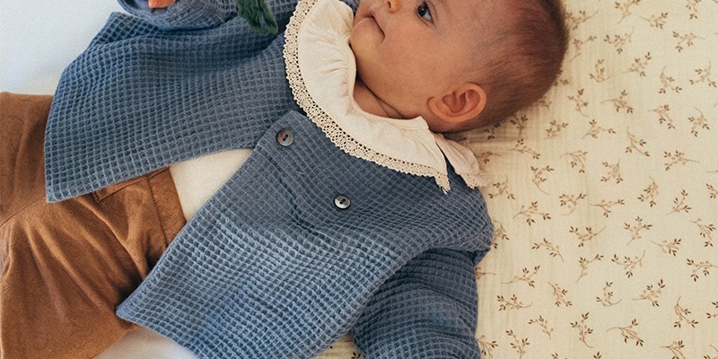 Vestes bébé en coton et finitions 100% bio - élégance et qualité